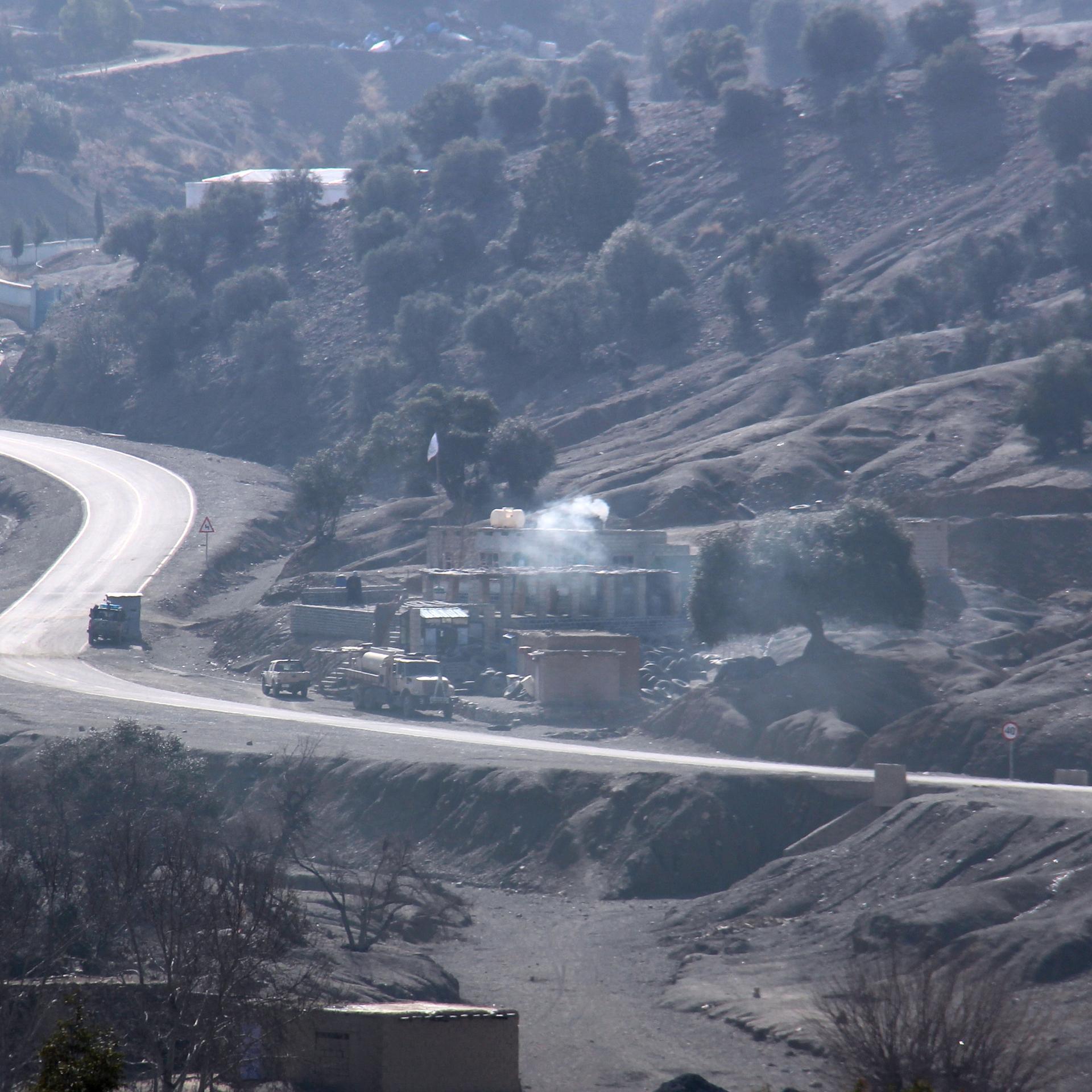 Rauch steigt nach einem Drohnenangriff an der afghanisch-pakistanischen Grenze auf.