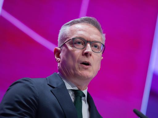 Karsten Wildberger (CDU), Bundesminister für Digitales und Staatsmodernisierung, spricht bei der 67. Jahrestagung des Beamtenbundes dbb in der Köln Karsten Wildberger (CDU), Bundesminister für Digitales und Staatsmodernisierung, spricht bei der 67. Jahrestagung des Beamtenbundes dbb in der Köln