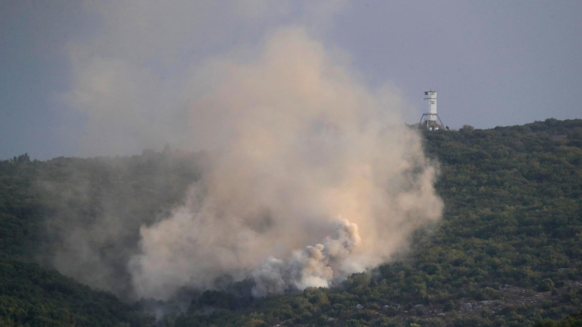 Rauch steigt im Süd-Libanon nach einem isralischen Angriff auf.