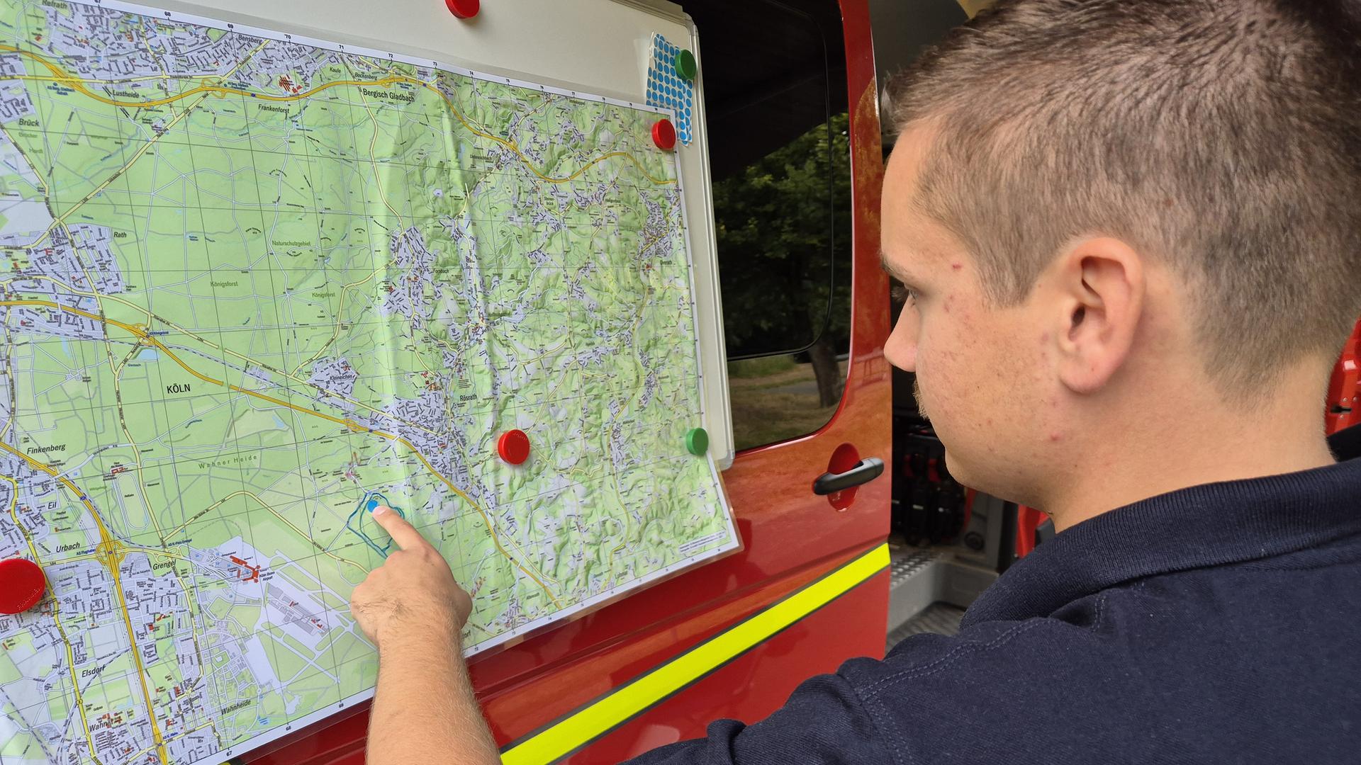 Feuerwehreinsätze - Waldfläche bei Köln brennt - große Feuer in Südfrankreich, Portugal und Griechenland