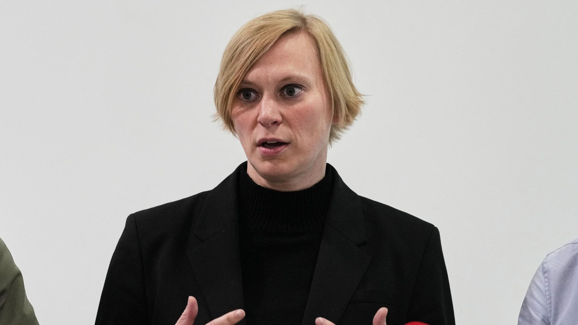 Nina Stahr (Bündnis90/Die Grünen) spricht bei einem Pressestatement im Haus der Statistik über die Sondierungen zur Regierungsbildung nach der Abgeordnetenhauswahl von Berlin.