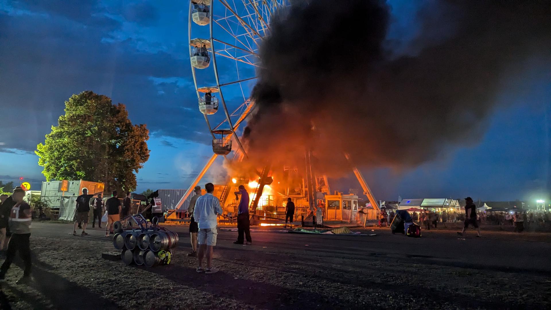 Sachsen - Zahlreiche Verletzte Bei Feuer Auf Festival Bei Leipzig ...