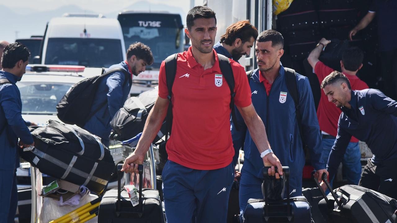 Spieler der iranischen Fußballnationalmannschaft treffen in der Südtürkei ein, wo sie ihre Vorbereitungen auf die bevorstehende Fußballweltmeisterschaft 2026 fortsetzen.