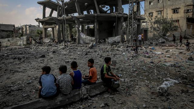 Ein Überblick über die Zerstörungen nach einem israelischen Luftangriff auf das Haus der Familie Gazzat im Stadtteil Es-Sabra in Gaza-Stadt, Gaza, am 24. Juni 2025. Das Haus wurde unbewohnbar, und fünf Menschen kamen bei dem Angriff ums Leben. Ein Überblick über die Zerstörungen nach einem israelischen Luftangriff auf das Haus der Familie Gazzat im Stadtteil Es-Sabra in Gaza-Stadt, Gaza, am 24. Juni 2025. Das Haus wurde unbewohnbar, und fünf Menschen kamen bei dem Angriff ums Leben.