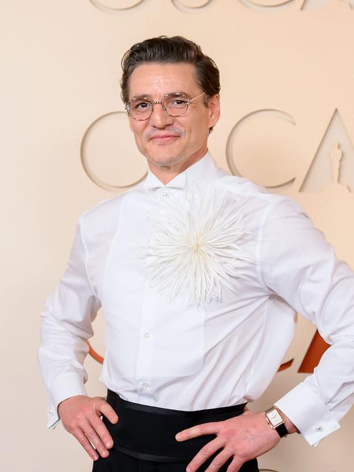 Pedro Pascal auf dem roten Teppich bei der 98. Oscarverleihung im Dolby Theatre.
