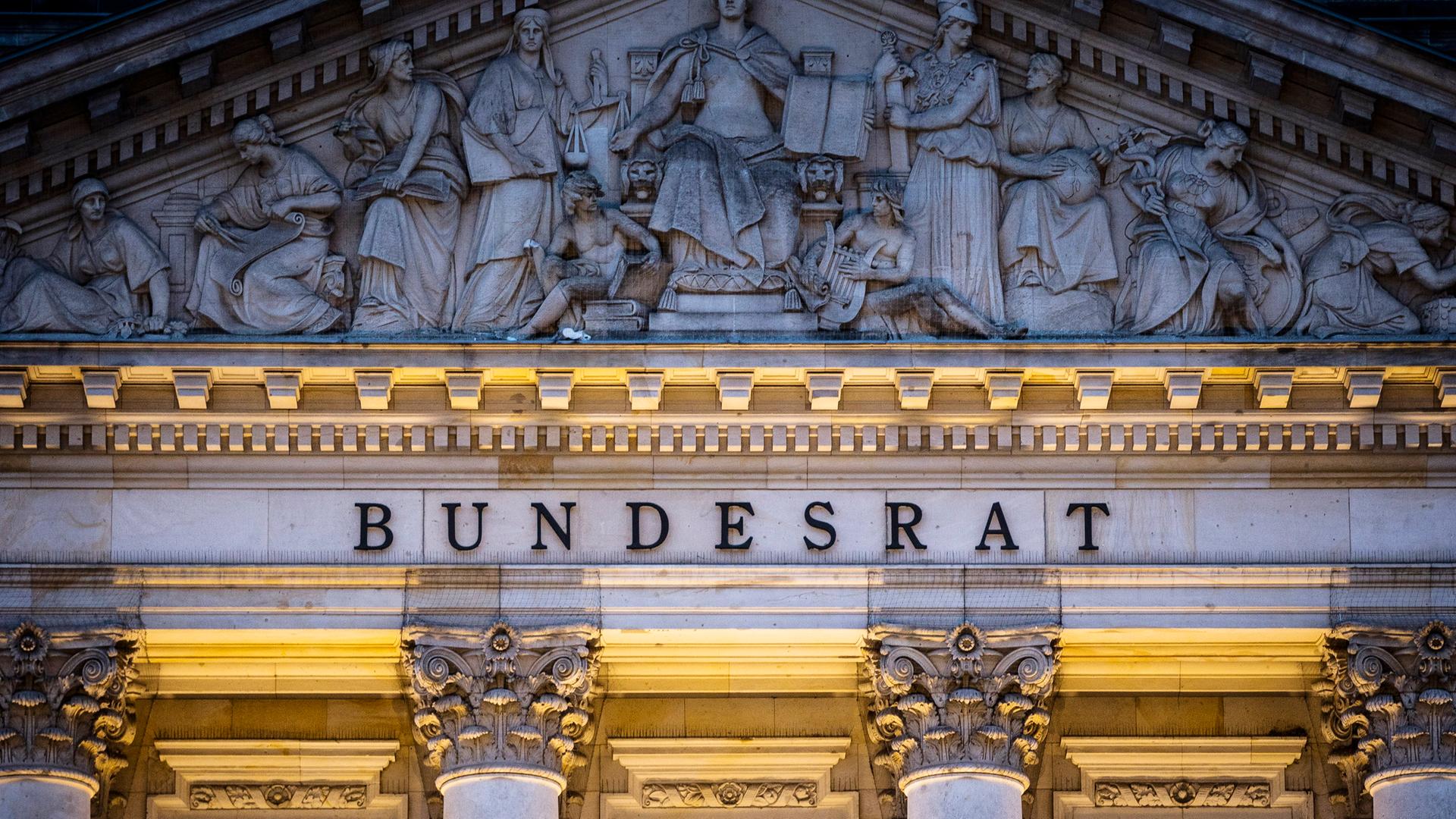 Das Hauptportal des Bundesrates in Berlin.