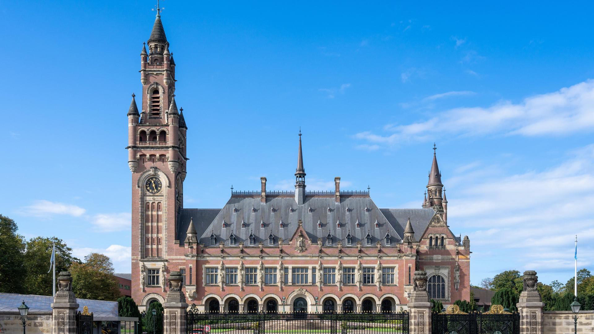 Der historische Friedenspalast in Den Haag, Sitz des internationalen Gerichtshofs.