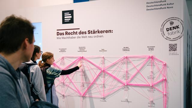 Impressionen von der Leipziger Buchmesse 2026 und dem Deutschlandradio Messestand mit Denkfabrik.
