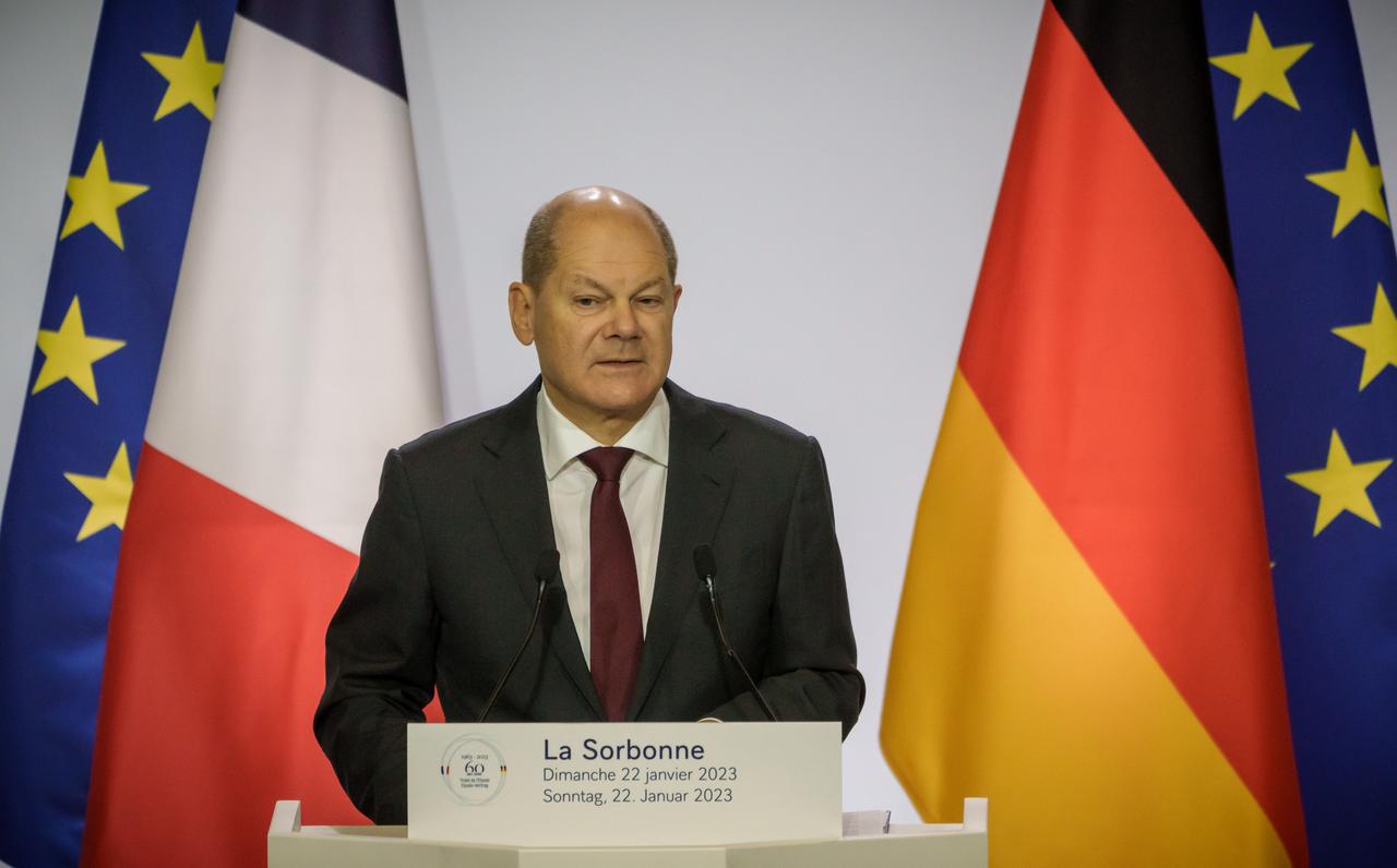 Bundeskanzler Olaf Scholz (SPD) spricht bei der Festveranstaltung zum 60. Jubiläums des Élysée-Vertrags in der Pariser Sorbonne. 