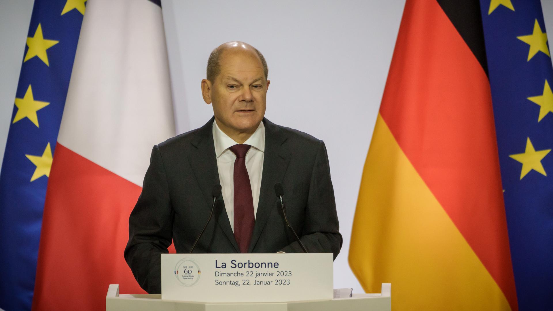 Bundeskanzler Olaf Scholz (SPD) spricht bei der Festveranstaltung zum 60. Jubiläums des Élysée-Vertrags in der Pariser Sorbonne.
