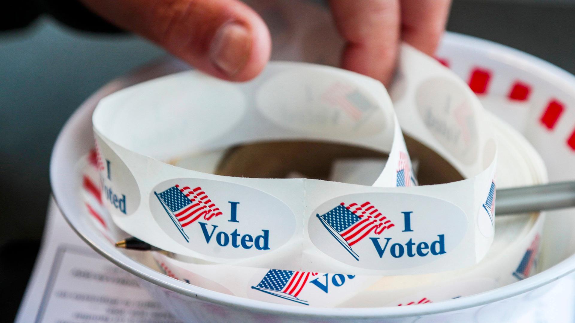 "I Voted" ("Ich habe gewählt")-Aufkleber an der offiziellen Briefwahlstelle in Florida, USA, 2024.