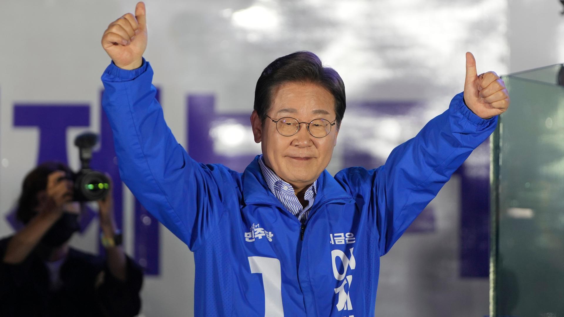 Seoul: Der Präsidentschaftskandidat der Demokratischen Partei Südkoreas, Lee Jae-myung, gestikuliert während einer Präsidentschaftswahlkampagne. Seoul: Der Präsidentschaftskandidat der Demokratischen Partei Südkoreas, Lee Jae-myung, gestikuliert während einer Präsidentschaftswahlkampagne.