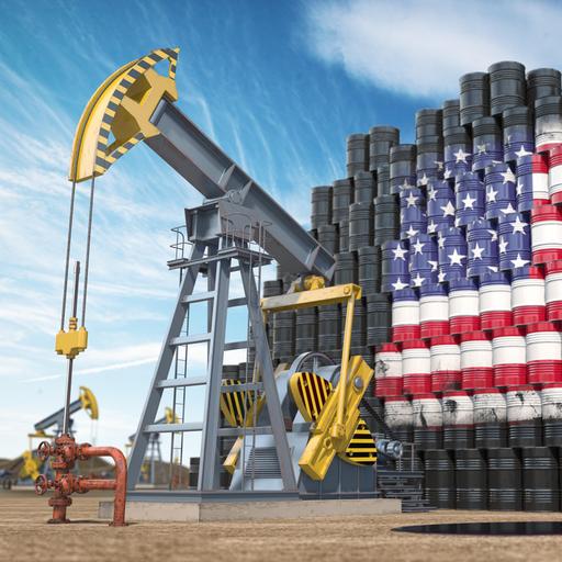 Die Illustration zeigt einen Ölpumpenheber und gestapelte Ölfässer, deren blaue und rot-weiße Färbungen die Stars-and-Stripes-Flagge der Vereinigten Staaten ergeben.