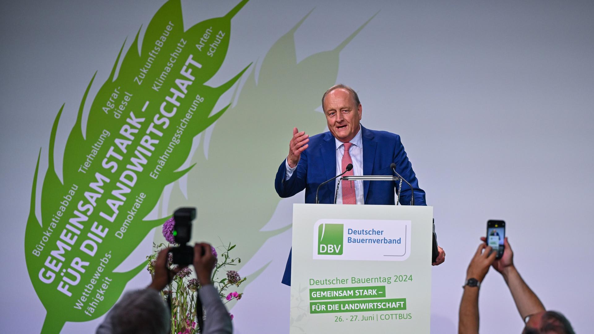 Brandenburg, Cottbus: Joachim Rukwied, Bauernpräsident, spricht auf dem Deutschen Bauerntag. Brandenburg, Cottbus: Joachim Rukwied, Bauernpräsident, spricht auf dem Deutschen Bauerntag.