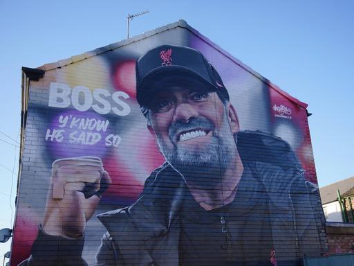 Ein Wandgemälde zu Ehren des Liverpooler Trainers Jürgen Klopp in der Randolph Street in der Nähe des Anfield-Stadions. 