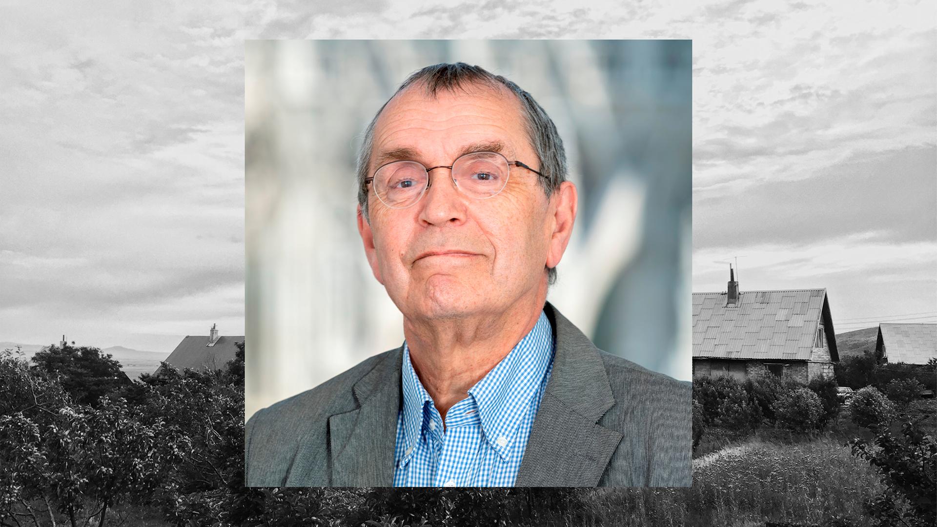 Bild in Bild: Porträt von Thomas Macho im Vordergrund. Im Hintergrund: Bauernhofszenerie in schwarz-weiß.