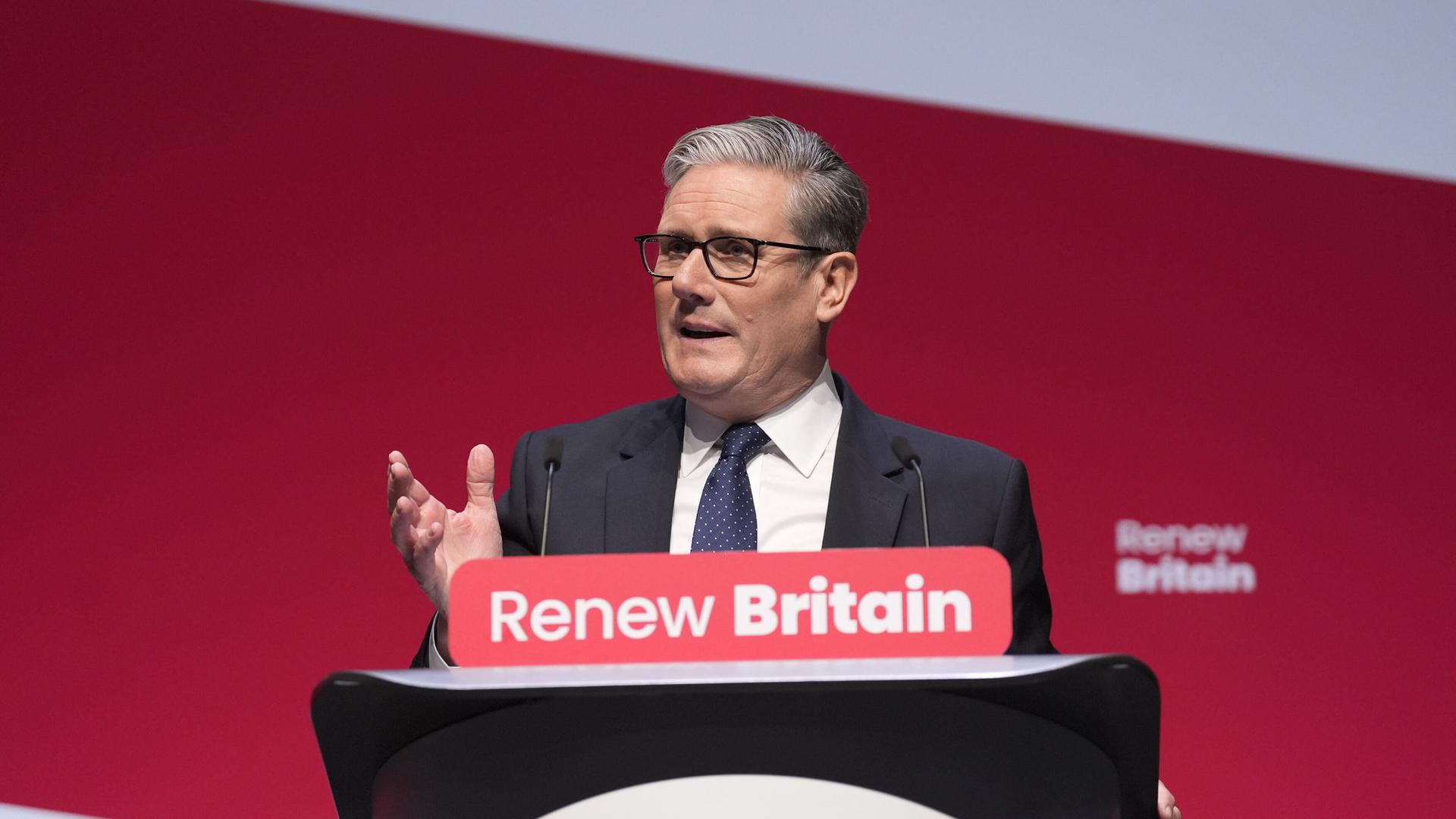 Der britische Premierminister Keir Starmer spricht auf dem Labour-Parteitag in Liverpool
