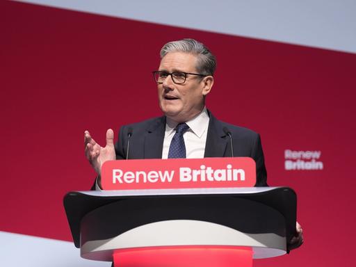 Der britische Premierminister Keir Starmer spricht auf dem Labour-Parteitag in Liverpool