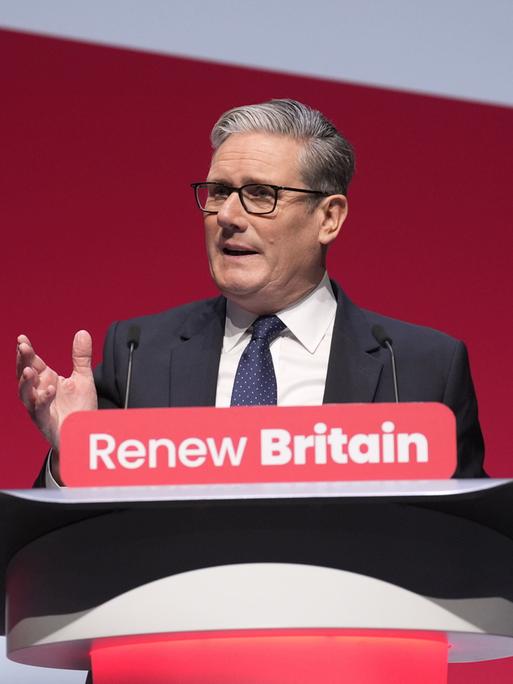 Der britische Premierminister Keir Starmer spricht auf dem Labour-Parteitag in Liverpool
