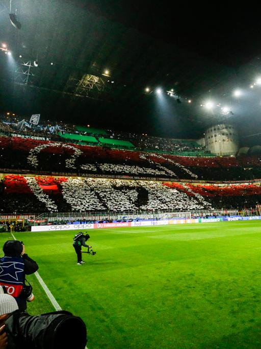 Seit 1926 trägt der AC Mailand seine Heimspiele im Giuseppe-Meazza-Stadion, genannt San Siro, aus.
