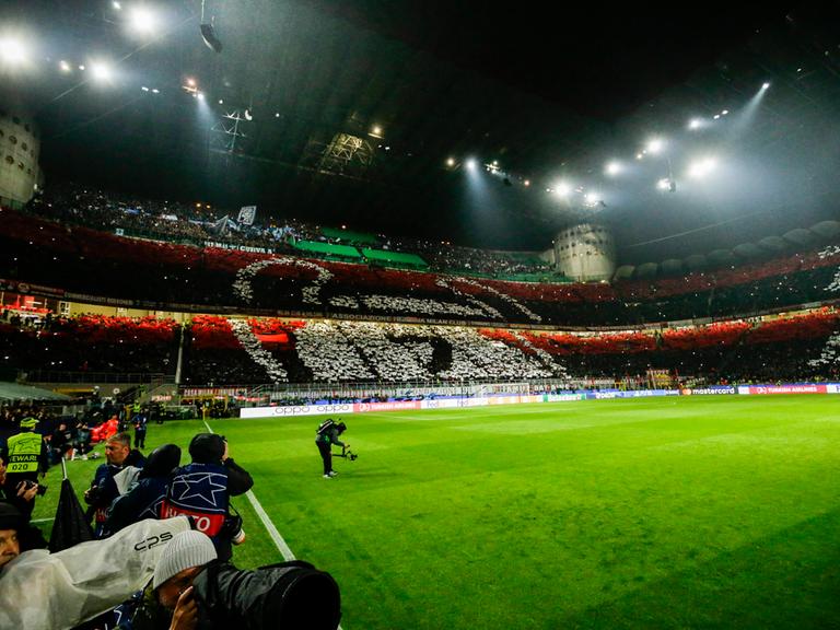 Seit 1926 trägt der AC Mailand seine Heimspiele im Giuseppe-Meazza-Stadion, genannt San Siro, aus.