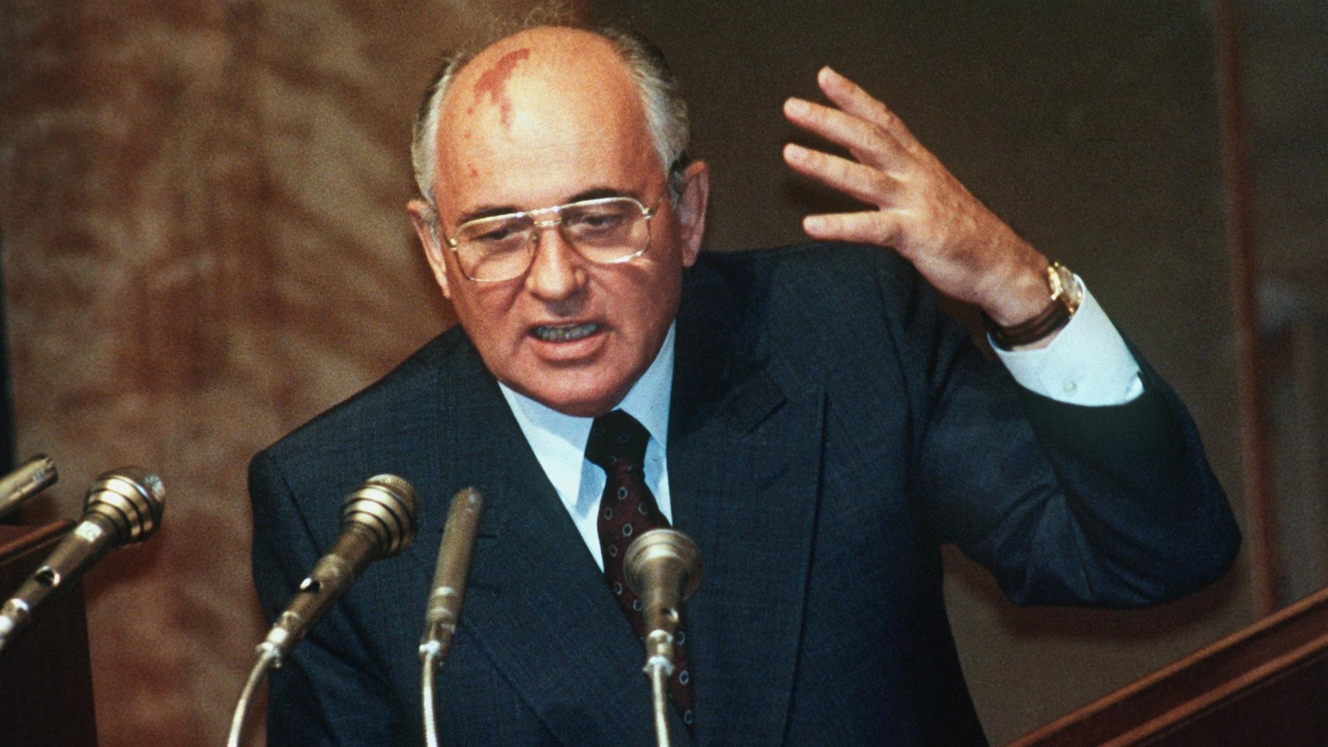 Michail Gorbatschow spricht vor dem russischen Parlament 
