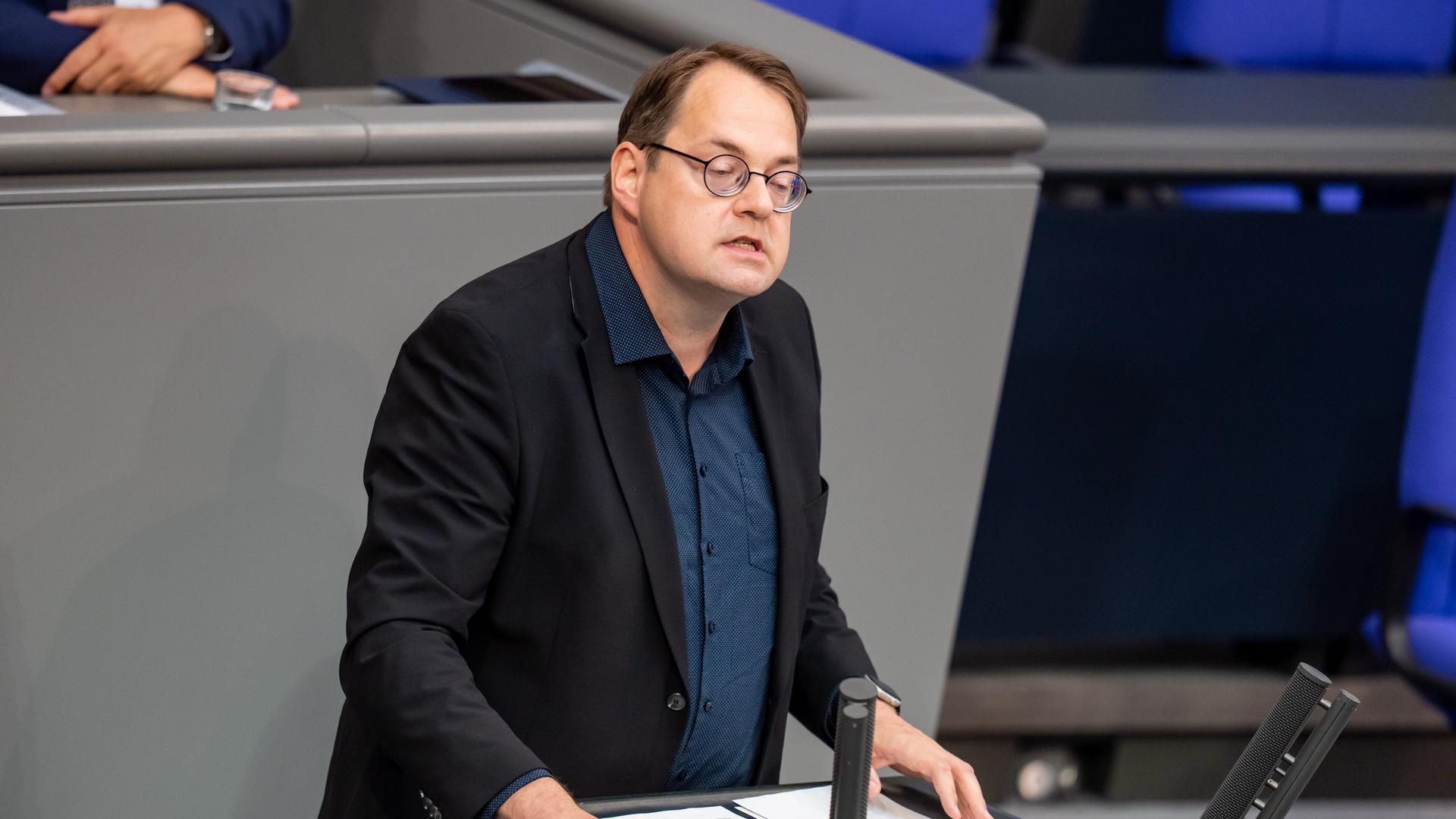 Sören Pellmann, Fraktionsvorsitzender von Die Linke im Bundestag, spricht im Bundestag nach einer Regierungserklärung zum bevorstehenden Gipfeltreffen der Nato und der EU. Sören Pellmann, Fraktionsvorsitzender von Die Linke im Bundestag, spricht im Bundestag nach einer Regierungserklärung zum bevorstehenden Gipfeltreffen der Nato und der EU.