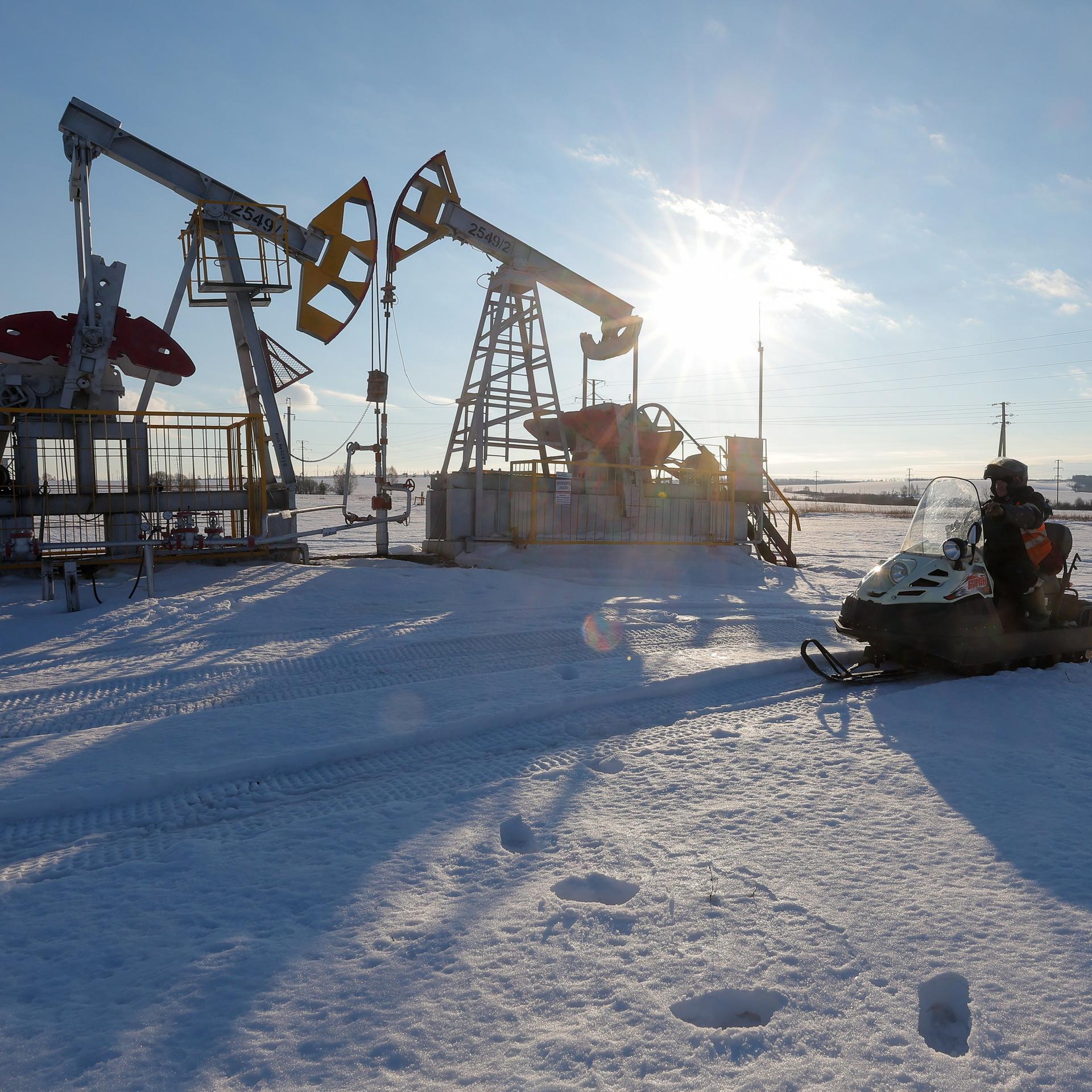 Ölförderung in Tatarstan. ist in Russland teurer als in Saudi-Arabien. Zur Finanzierung des Krieges in der Ukraine braucht Moskau aber dringend die Einnahmen aus dem Ölverkauf.