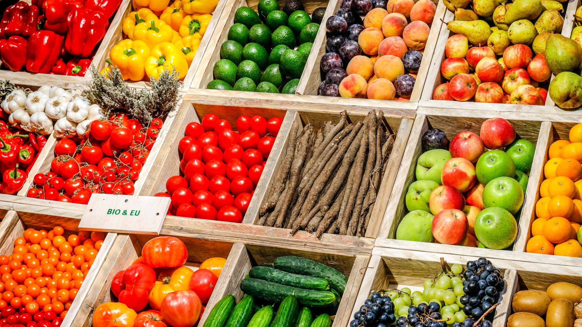 Bio-Gemüse und Bio-Obst im Bio-Markt