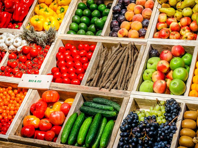 Bio-Gemüse und Bio-Obst im Bio-Markt