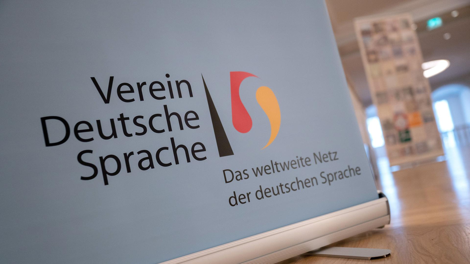 Ein Banner mit der Aufschrift "Verein Deutsche Sprache Das weltweite Netz der deutschen Sprache"