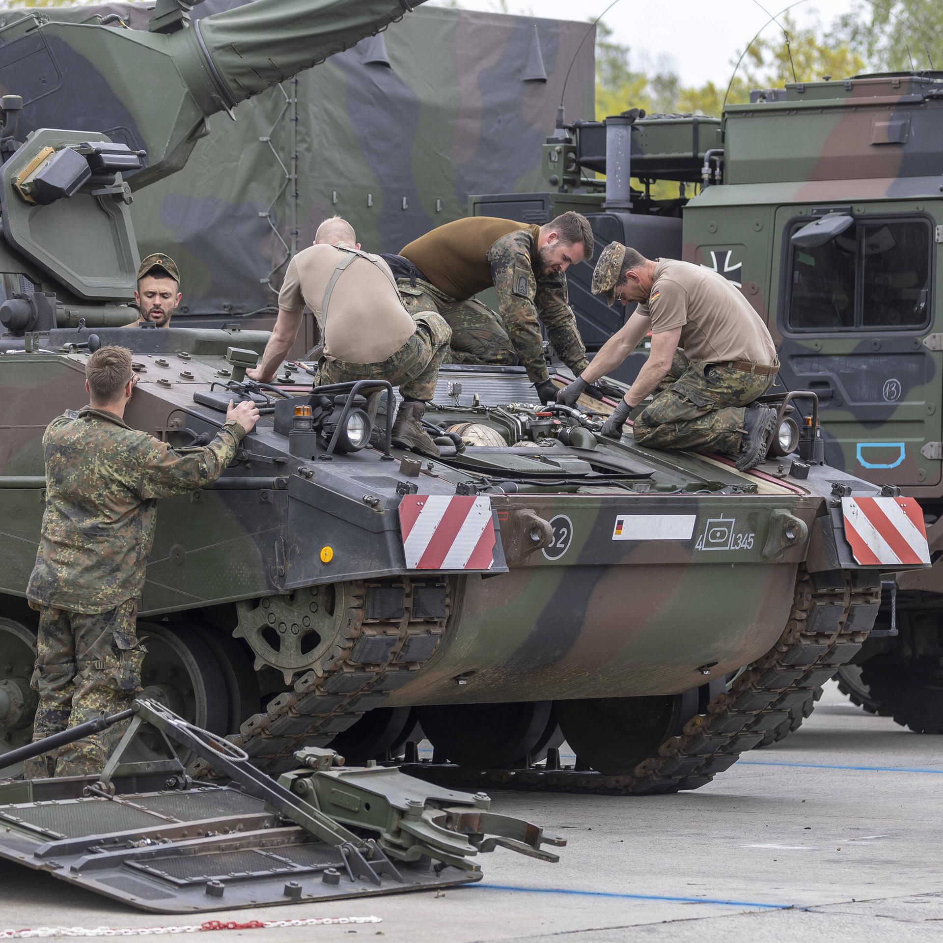 Bundeswehrverband - Wüstner: "Die Welt Fliegt Uns Gerade Um Die Ohren ...