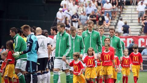 Mannschaften laufen ein - Länderspiel USA vs. Deutschland, RFK Stadium, GER v.li.: Miroslav Klose, Marc Andre ter Stegen, Marcell Jansen, Sven Bender, Andre Schürrle, Per Mertesacker, Lars Bender, Stefan Reinartz