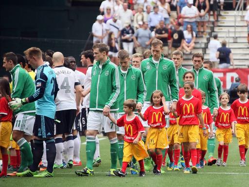 Mannschaften laufen ein - Länderspiel USA vs. Deutschland, RFK Stadium, GER v.li.: Miroslav Klose, Marc Andre ter Stegen, Marcell Jansen, Sven Bender, Andre Schürrle, Per Mertesacker, Lars Bender, Stefan Reinartz