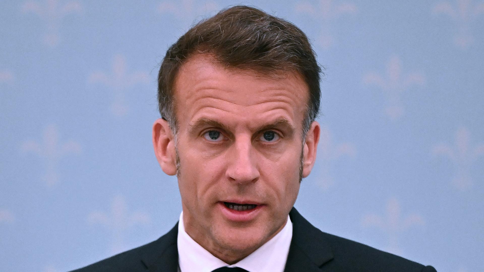 Der französische Präsident Emmanuel Macron spricht während einer gemeinsamen Pressekonferenz mit dem südkoreanischen Präsidenten Lee Jae Myung in Seoul. 