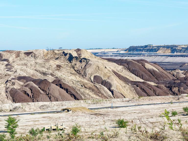 Schutthügel im Panorama Schutthügel im Panorama