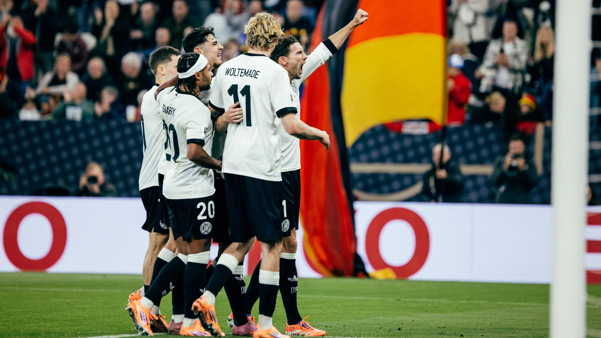 Deutschland - Luxemburg: Jubel bei der deutschen Fußball-Nationalmannschaft nach dem 2:0 durch Joshua Kimmich Deutschland - Luxemburg: Jubel bei der deutschen Fußball-Nationalmannschaft nach dem 2:0 durch Joshua Kimmich