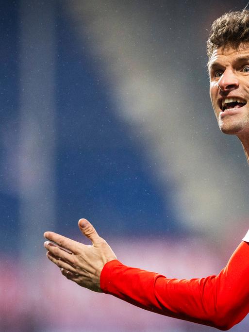 Thomas Müller (FC Bayern München) wütend bei einem Spiel gegen den VfL Bochum.