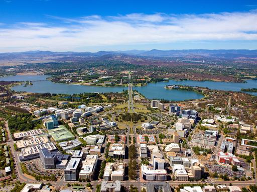 Blick über Teile der australischen Stadt Canberra.