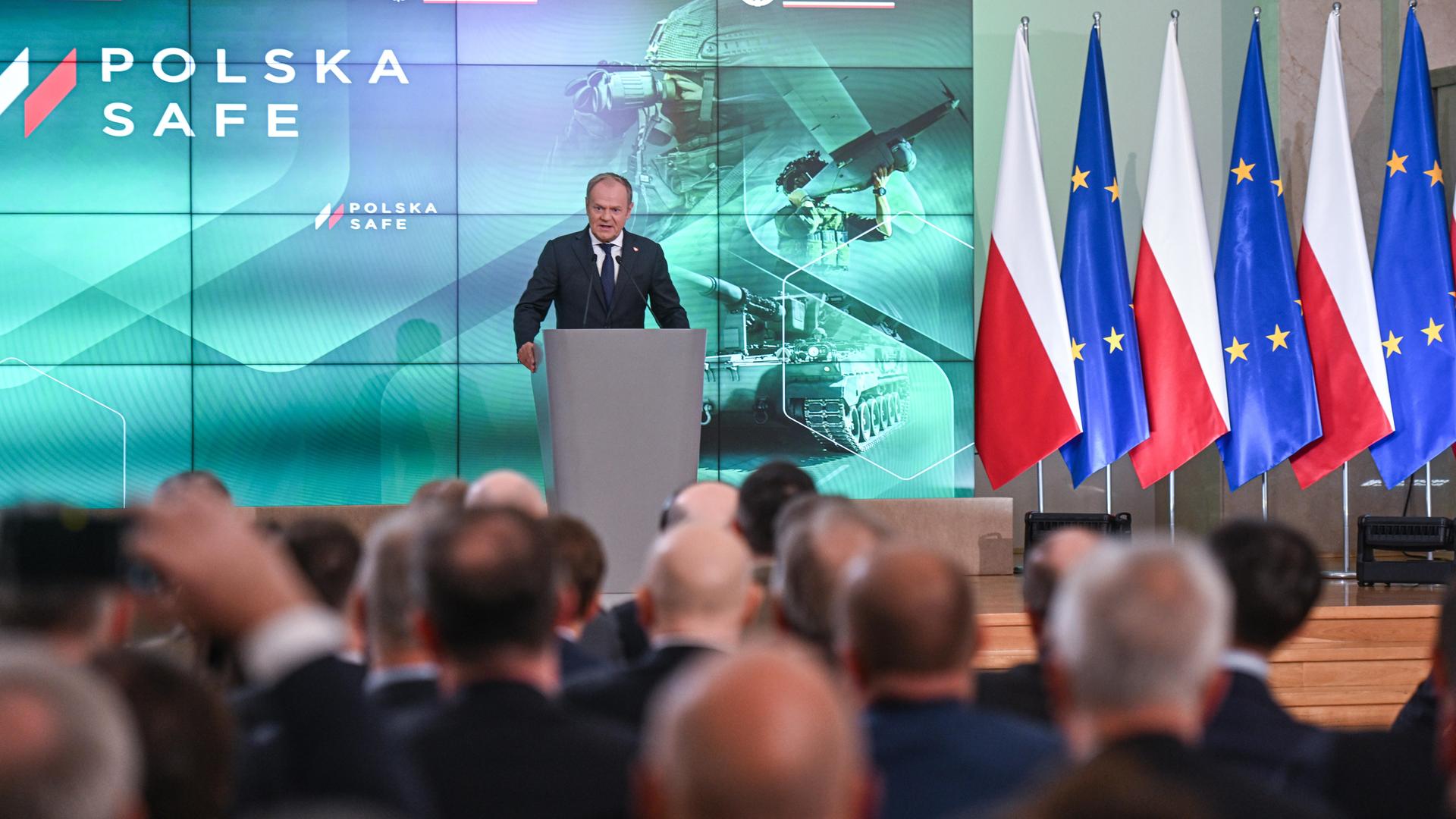 Der polnische Ministerpräsident Donald Tusk am 8. Mai 2026 in Warschau, Polen nach der Unterzeichnung des SAFE-Abkommens (Security Action for Europe). Der polnische Ministerpräsident Donald Tusk am 8. Mai 2026 in Warschau, Polen nach der Unterzeichnung des SAFE-Abkommens (Security Action for Europe).