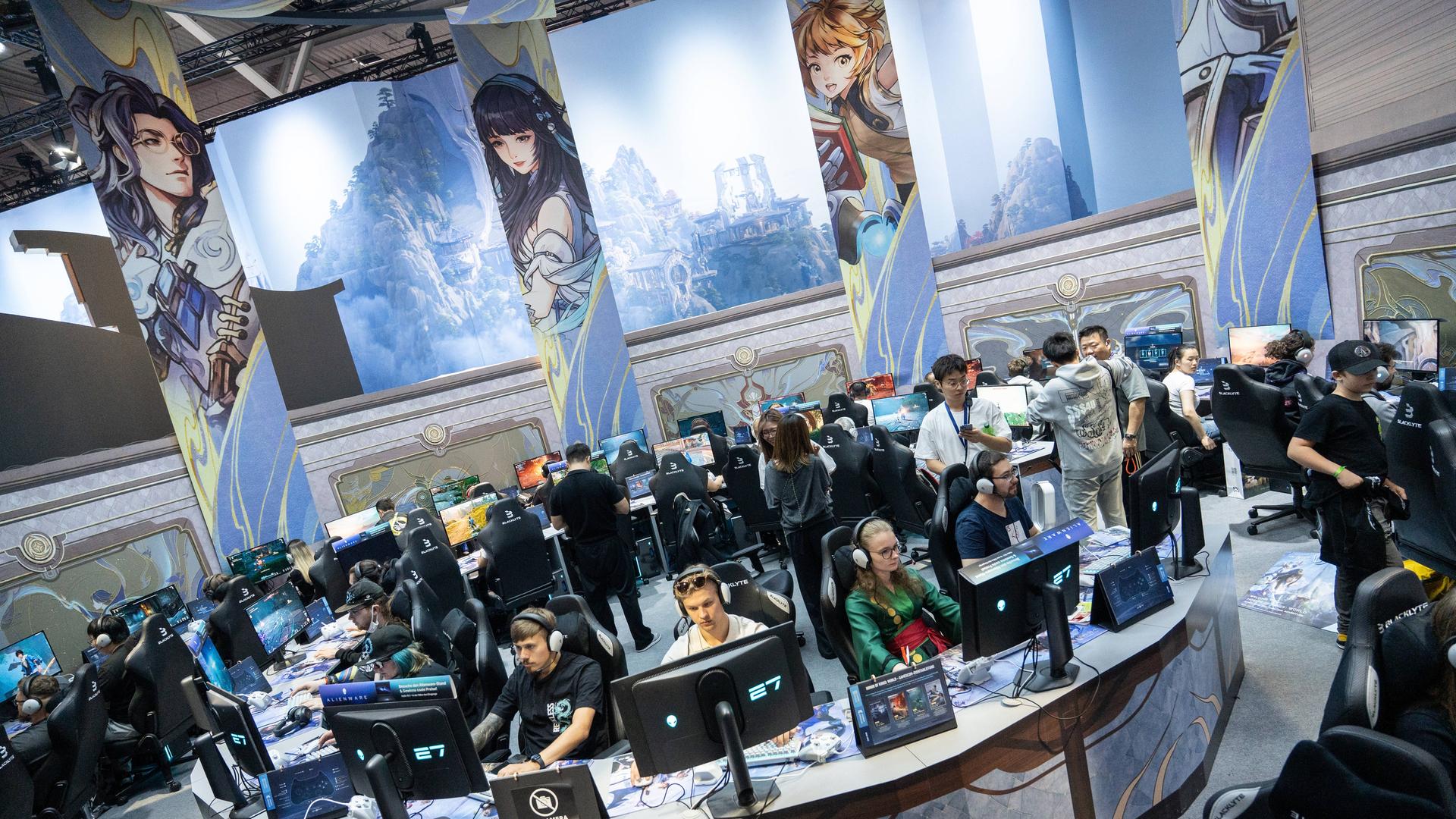 Gamescom 2025 in Köln Blick auf die Ausstellungsflächen in den Kölner MessehallenGamescom 2025 in Köln nach Eigenaussage weltgrößte Messe für Computer- und Videospiele, gemessen an Ausstellungsfläche und Besucheranzahl, Köln Nordrhein-Westfalen Deutschland Messegelände *** Gamescom 2025 in Cologne View of the exhibition areas in the Cologne exhibition halls Gamescom 2025 in Cologne is the worlds largest trade fair for computer and video games in terms of exhibition space and visitor numbers, Cologne North Rhine-Westphalia Germany Exhibition grounds Gamescom 2025 in Köln Blick auf die Ausstellungsflächen in den Kölner MessehallenGamescom 2025 in Köln nach Eigenaussage weltgrößte Messe für Computer- und Videospiele, gemessen an Ausstellungsfläche und Besucheranzahl, Köln Nordrhein-Westfalen Deutschland Messegelände *** Gamescom 2025 in Cologne View of the exhibition areas in the Cologne exhibition halls Gamescom 2025 in Cologne is the worlds largest trade fair for computer and video games in terms of exhibition space and visitor numbers, Cologne North Rhine-Westphalia Germany Exhibition grounds