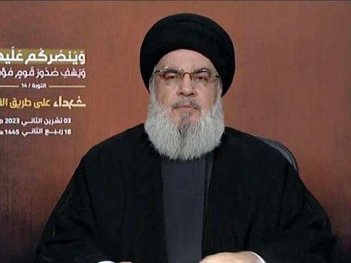 Hassan Nasrallah, Chef der Hisbollah, auf dem Bildschirm bei einer Rede am 3.11.2023.