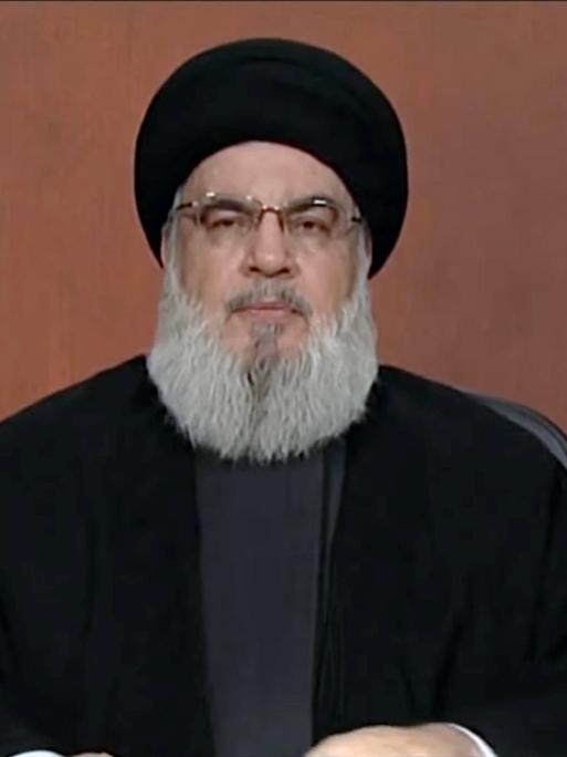 Hassan Nasrallah, Chef der Hisbollah, auf dem Bildschirm bei einer Rede am 3.11.2023.
