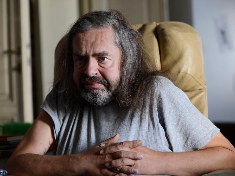 Hermes Phettberg während eines Interviews mit der APA, am Mittwoch, 3. Oktobert 2012, in Wien.