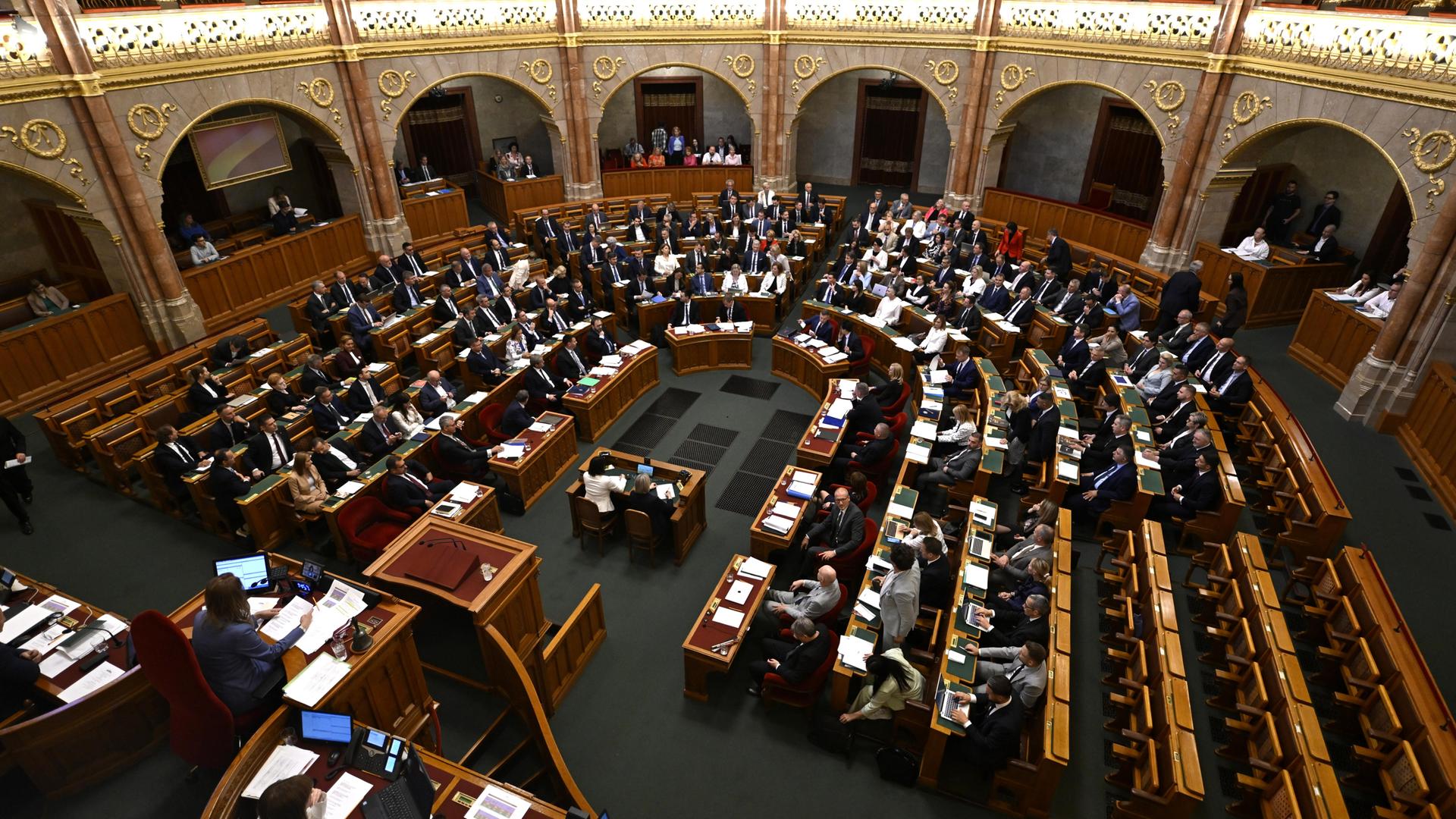 Blick in das besetzte Parlament in Budapest Blick in das besetzte Parlament in Budapest