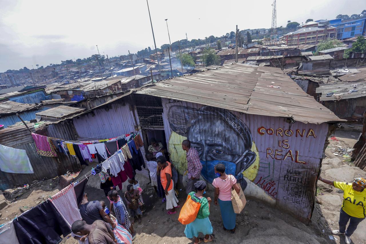 Im Mathare-Slum in der kenianischen Hauptstadt Nairobi sind die wirtschaftlichen Auswirkungen der Corona-Pandemie allgegenwärtig. 
