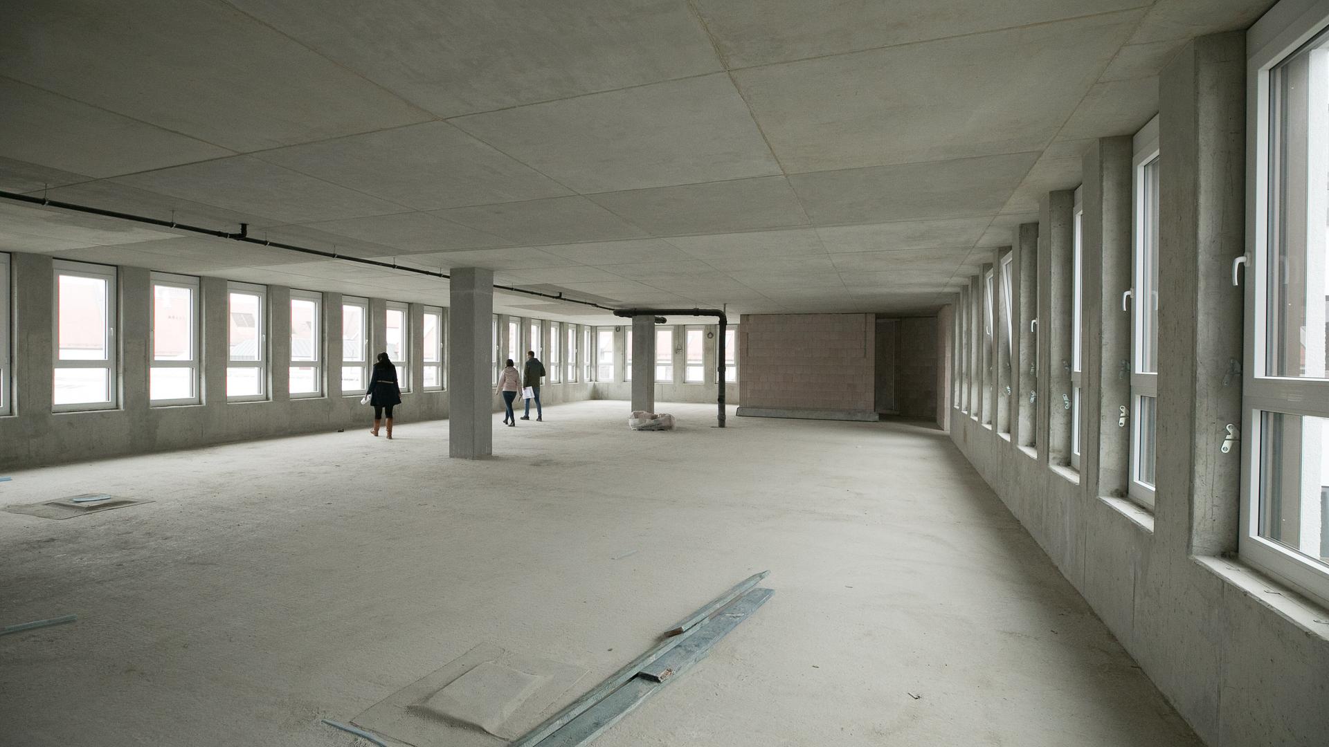 Leere Fläche in einem Bürogebäude vor dem Umbau zu Apartments. Leere Fläche in einem Bürogebäude vor dem Umbau zu Apartments.