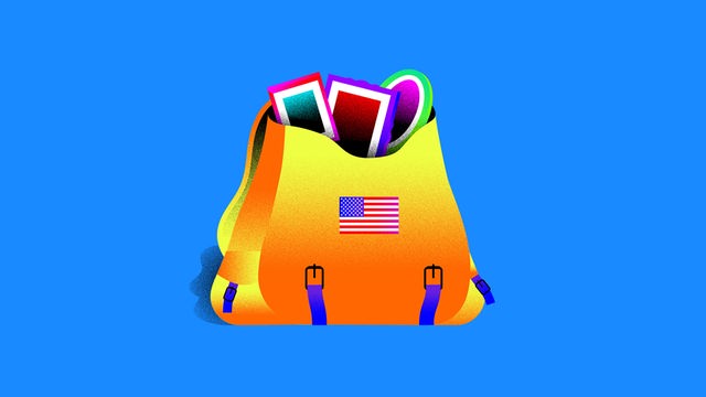 Grafik von einem geöffneten gelben Militärrucksack, mit einer Applikation der USA Flagge. Aus dem Rucksack schauen verschiedene gerahmte Bilder heraus. 