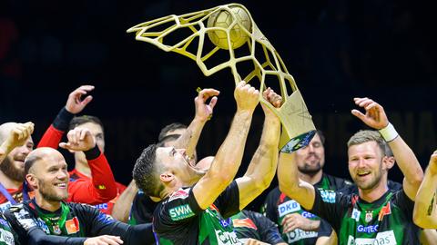 Spieler des SC Magdeburg feiern den Erfolg in der Champions League.