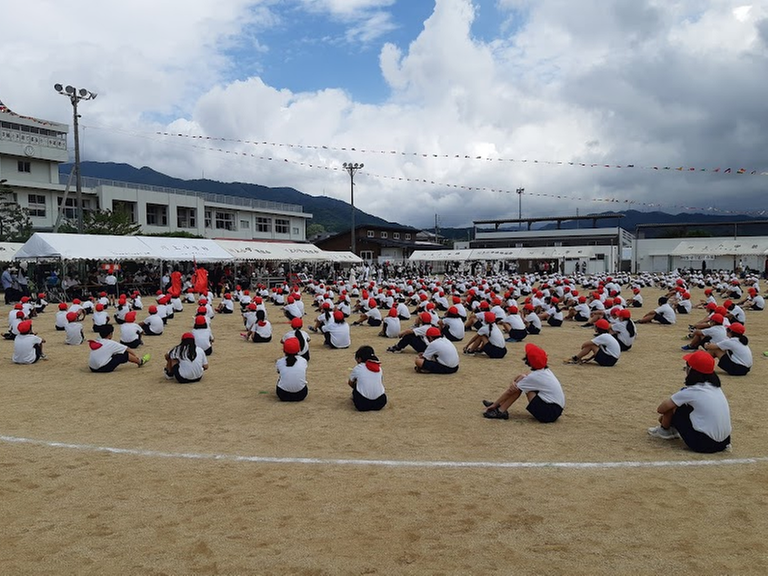 Sport an der Hauptschule Kawauchi in Toon, Japan